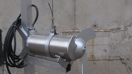 潛水?dāng)嚢铏C(jī)在具備那些條件下可以連續(xù)工作？